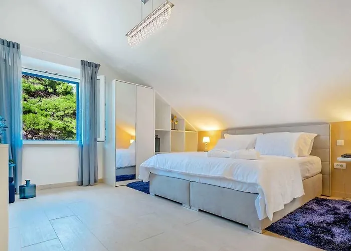 A Gorgeous On A Private On The Island Brac 别墅